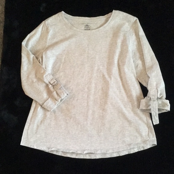 2 Grey maternity shirts - Picture 3 of 3